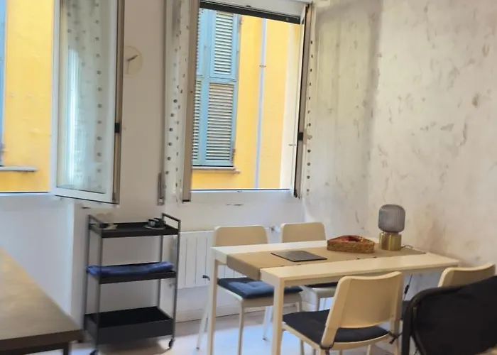 Davanti All'acquario Di * ג'נובה