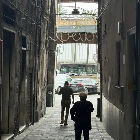 Davanti All'acquario Di Apartamento