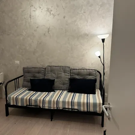 Davanti All'acquario Di Apartamento *