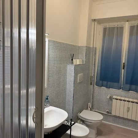 Davanti All'acquario Di *